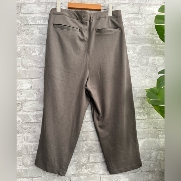 3/$30 _ URBAN OUTFITTERS | NWOT Your  Neighbors Pleated Cropped grey -Medium‌ - Picture 6 of 9